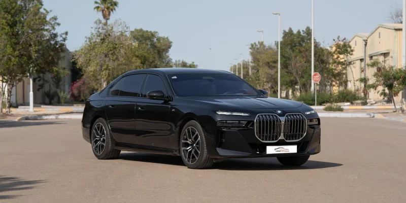 1 BMW 735i Black