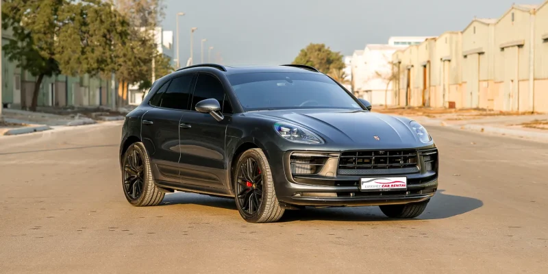 1 Porsche Macan GTS Black 2025